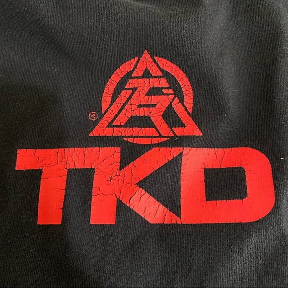 Gildan Men’s Distressed TKD Short Sleeve Black Tee - Picture 2 of 8